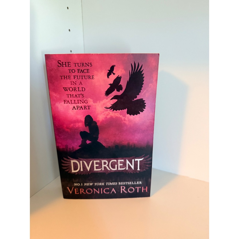 Divergent by Veronica Roth Paperback YA Dystopian Novel